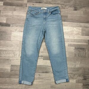 Signature Levi Strauss Light Wash Mid-Rise Boyfriend Jeans